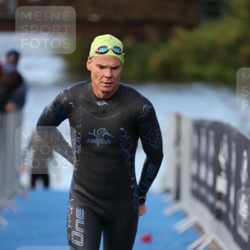 25.08.2024 - Elbe Triathlon Hamburg H.Heesch http://msf.ph/oto/6847064 25.08.2024 08:50:27 Schwimmen 118, 127, 155, 330 meine-sportfotos.de