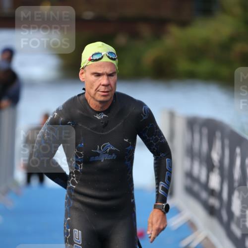 25.08.2024 - Elbe Triathlon Hamburg H.Heesch http://msf.ph/oto/6847087 25.08.2024 08:50:27 Schwimmen 118, 127, 155, 330 meine-sportfotos.de