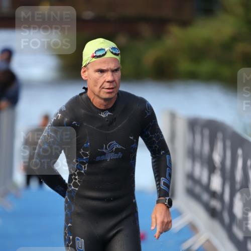25.08.2024 - Elbe Triathlon Hamburg H.Heesch http://msf.ph/oto/6847091 25.08.2024 08:50:27 Schwimmen 118, 127, 155, 330 meine-sportfotos.de