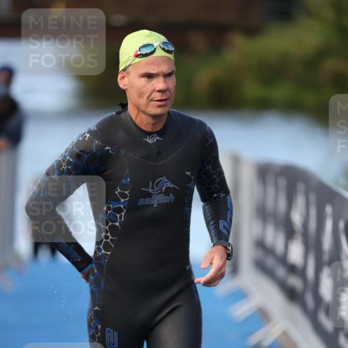 25.08.2024 - Elbe Triathlon Hamburg H.Heesch http://msf.ph/oto/6847103 25.08.2024 08:50:27 Schwimmen 118, 127, 155, 330 meine-sportfotos.de