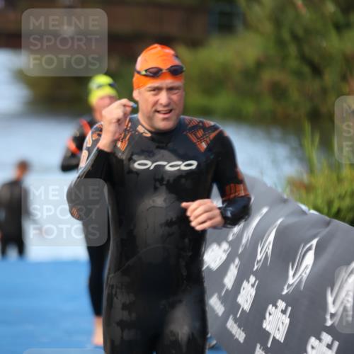 25.08.2024 - Elbe Triathlon Hamburg H.Heesch http://msf.ph/oto/6847110 25.08.2024 08:50:53 Schwimmen 173 meine-sportfotos.de