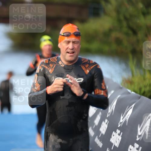 25.08.2024 - Elbe Triathlon Hamburg H.Heesch http://msf.ph/oto/6847128 25.08.2024 08:50:53 Schwimmen 173 meine-sportfotos.de