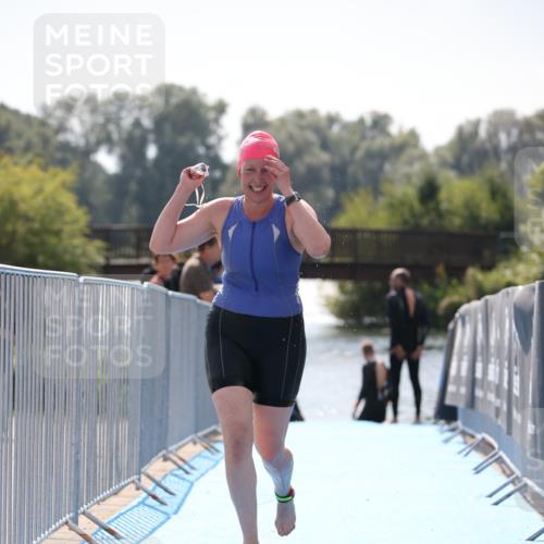 25.08.2024 - Elbe Triathlon Hamburg H.Heesch http://msf.ph/oto/6847140 25.08.2024 14:55:01 Schwimmen  meine-sportfotos.de