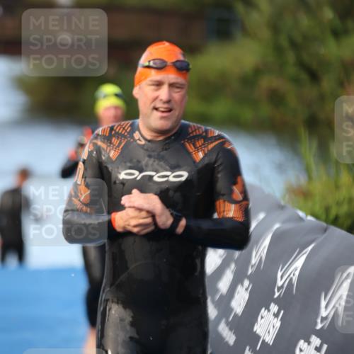 25.08.2024 - Elbe Triathlon Hamburg H.Heesch http://msf.ph/oto/6847142 25.08.2024 08:50:53 Schwimmen 173 meine-sportfotos.de