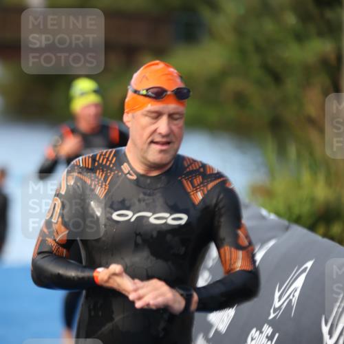 25.08.2024 - Elbe Triathlon Hamburg H.Heesch http://msf.ph/oto/6847159 25.08.2024 08:50:53 Schwimmen 173 meine-sportfotos.de