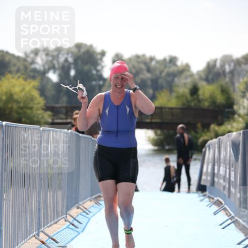25.08.2024 - Elbe Triathlon Hamburg H.Heesch http://msf.ph/oto/6847160 25.08.2024 14:55:01 Schwimmen  meine-sportfotos.de