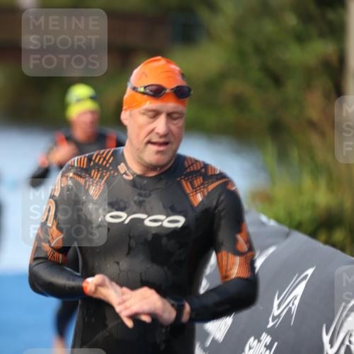 25.08.2024 - Elbe Triathlon Hamburg H.Heesch http://msf.ph/oto/6847164 25.08.2024 08:50:53 Schwimmen 173 meine-sportfotos.de