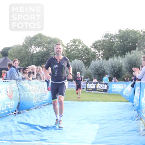 25.08.2024 - Elbe Triathlon Hamburg H.Heesch http://msf.ph/oto/6847174 25.08.2024 10:41:05 Ziel 186, 198 meine-sportfotos.de