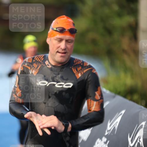 25.08.2024 - Elbe Triathlon Hamburg H.Heesch http://msf.ph/oto/6847177 25.08.2024 08:50:53 Schwimmen 173 meine-sportfotos.de