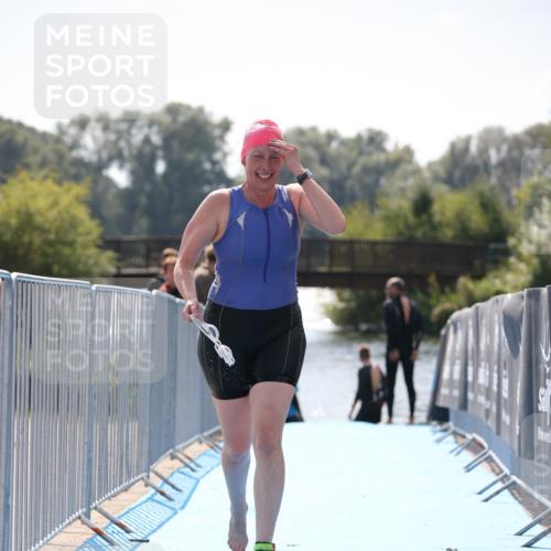 25.08.2024 - Elbe Triathlon Hamburg H.Heesch http://msf.ph/oto/6847178 25.08.2024 14:55:01 Schwimmen  meine-sportfotos.de