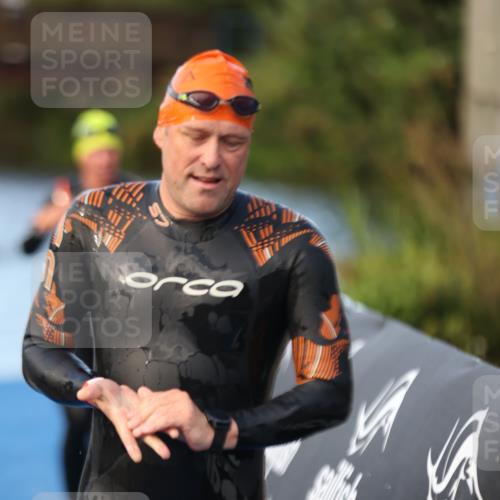 25.08.2024 - Elbe Triathlon Hamburg H.Heesch http://msf.ph/oto/6847190 25.08.2024 08:50:53 Schwimmen 173 meine-sportfotos.de
