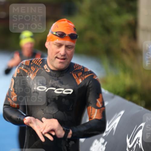 25.08.2024 - Elbe Triathlon Hamburg H.Heesch http://msf.ph/oto/6847196 25.08.2024 08:50:54 Schwimmen 173 meine-sportfotos.de