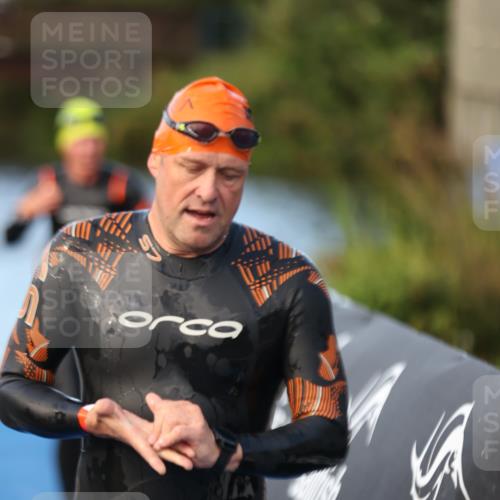 25.08.2024 - Elbe Triathlon Hamburg H.Heesch http://msf.ph/oto/6847201 25.08.2024 08:50:54 Schwimmen 173 meine-sportfotos.de