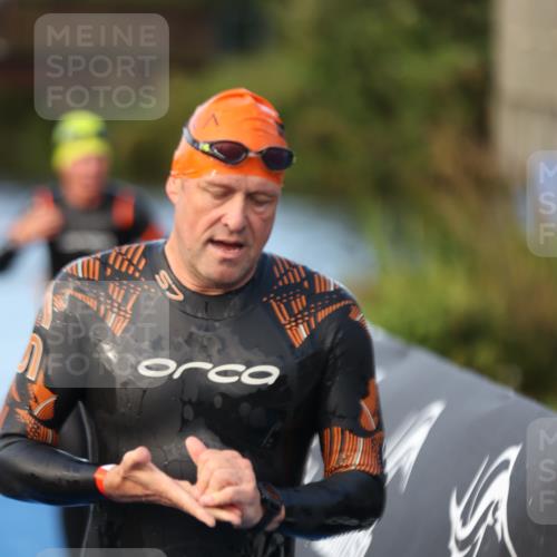 25.08.2024 - Elbe Triathlon Hamburg H.Heesch http://msf.ph/oto/6847207 25.08.2024 08:50:54 Schwimmen 173 meine-sportfotos.de