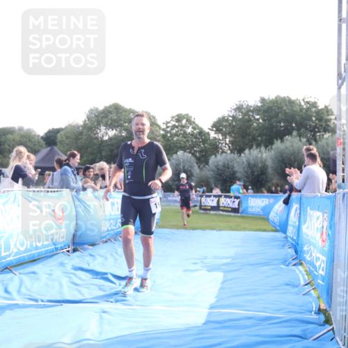 25.08.2024 - Elbe Triathlon Hamburg H.Heesch http://msf.ph/oto/6847208 25.08.2024 10:41:06 Ziel 186, 198 meine-sportfotos.de
