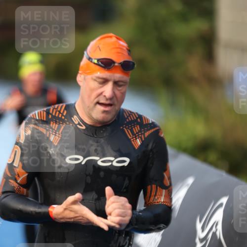 25.08.2024 - Elbe Triathlon Hamburg H.Heesch http://msf.ph/oto/6847217 25.08.2024 08:50:54 Schwimmen 173 meine-sportfotos.de