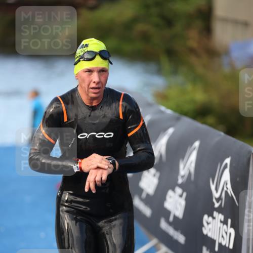 25.08.2024 - Elbe Triathlon Hamburg H.Heesch http://msf.ph/oto/6847224 25.08.2024 08:50:56 Schwimmen 173 meine-sportfotos.de