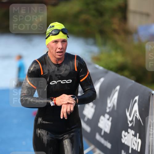 25.08.2024 - Elbe Triathlon Hamburg H.Heesch http://msf.ph/oto/6847232 25.08.2024 08:50:56 Schwimmen 173 meine-sportfotos.de