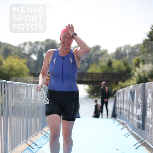 25.08.2024 - Elbe Triathlon Hamburg H.Heesch http://msf.ph/oto/6847235 25.08.2024 14:55:02 Schwimmen  meine-sportfotos.de