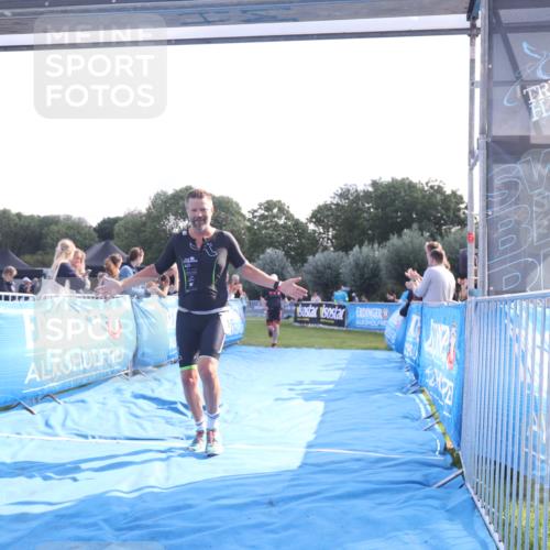 25.08.2024 - Elbe Triathlon Hamburg H.Heesch http://msf.ph/oto/6847240 25.08.2024 10:41:06 Ziel 186, 198 meine-sportfotos.de