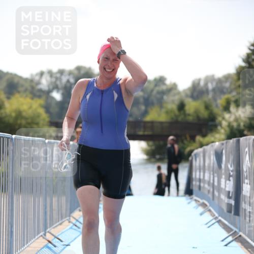 25.08.2024 - Elbe Triathlon Hamburg H.Heesch http://msf.ph/oto/6847243 25.08.2024 14:55:02 Schwimmen  meine-sportfotos.de