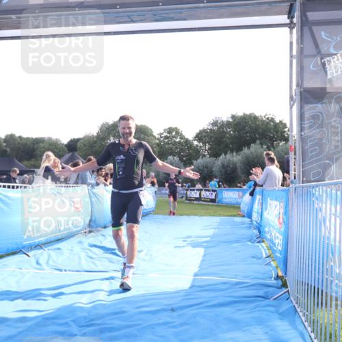 25.08.2024 - Elbe Triathlon Hamburg H.Heesch http://msf.ph/oto/6847250 25.08.2024 10:41:06 Ziel 186, 198 meine-sportfotos.de