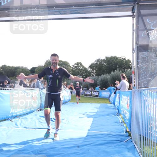25.08.2024 - Elbe Triathlon Hamburg H.Heesch http://msf.ph/oto/6847257 25.08.2024 10:41:06 Ziel 186, 198 meine-sportfotos.de