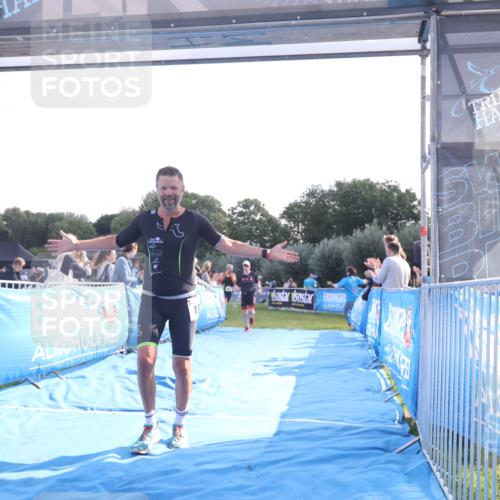25.08.2024 - Elbe Triathlon Hamburg H.Heesch http://msf.ph/oto/6847263 25.08.2024 10:41:07 Ziel 186, 198 meine-sportfotos.de