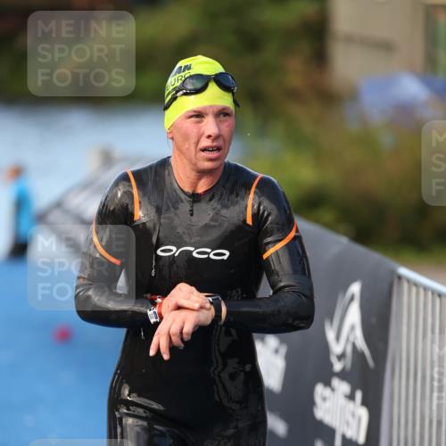 25.08.2024 - Elbe Triathlon Hamburg H.Heesch http://msf.ph/oto/6847267 25.08.2024 08:50:57 Schwimmen 173 meine-sportfotos.de
