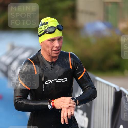 25.08.2024 - Elbe Triathlon Hamburg H.Heesch http://msf.ph/oto/6847279 25.08.2024 08:50:57 Schwimmen 173 meine-sportfotos.de