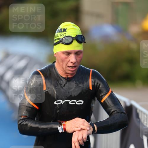 25.08.2024 - Elbe Triathlon Hamburg H.Heesch http://msf.ph/oto/6847304 25.08.2024 08:50:57 Schwimmen 173 meine-sportfotos.de