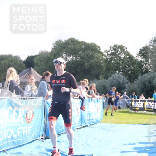 25.08.2024 - Elbe Triathlon Hamburg H.Heesch http://msf.ph/oto/6847310 25.08.2024 10:41:09 Ziel 186, 198 meine-sportfotos.de