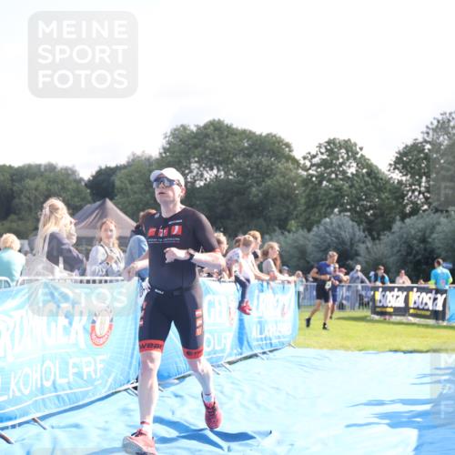 25.08.2024 - Elbe Triathlon Hamburg H.Heesch http://msf.ph/oto/6847318 25.08.2024 10:41:09 Ziel 186, 198 meine-sportfotos.de