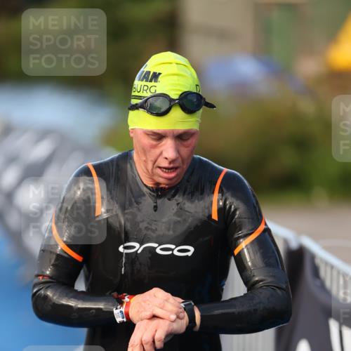 25.08.2024 - Elbe Triathlon Hamburg H.Heesch http://msf.ph/oto/6847319 25.08.2024 08:50:57 Schwimmen 173 meine-sportfotos.de