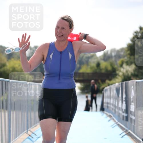 25.08.2024 - Elbe Triathlon Hamburg H.Heesch http://msf.ph/oto/6847329 25.08.2024 14:55:03 Schwimmen  meine-sportfotos.de