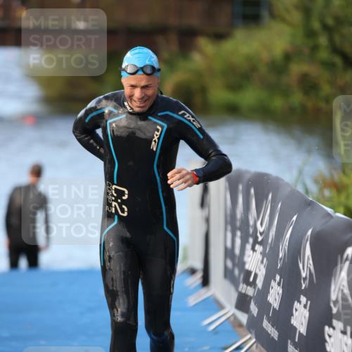 25.08.2024 - Elbe Triathlon Hamburg H.Heesch http://msf.ph/oto/6847346 25.08.2024 08:51:26 Schwimmen 163 meine-sportfotos.de
