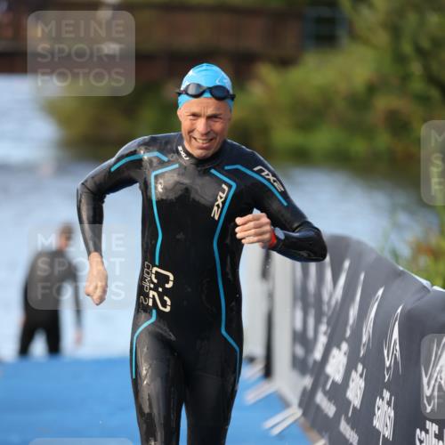 25.08.2024 - Elbe Triathlon Hamburg H.Heesch http://msf.ph/oto/6847371 25.08.2024 08:51:27 Schwimmen 163 meine-sportfotos.de