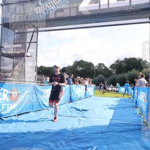 25.08.2024 - Elbe Triathlon Hamburg H.Heesch http://msf.ph/oto/6847374 25.08.2024 10:41:10 Ziel 186, 198 meine-sportfotos.de