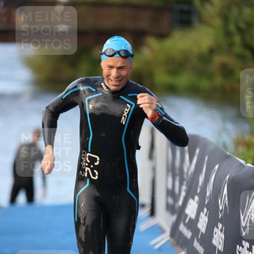 25.08.2024 - Elbe Triathlon Hamburg H.Heesch http://msf.ph/oto/6847379 25.08.2024 08:51:27 Schwimmen 163 meine-sportfotos.de