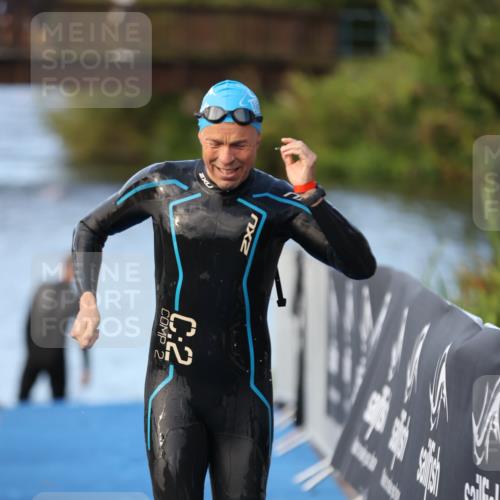 25.08.2024 - Elbe Triathlon Hamburg H.Heesch http://msf.ph/oto/6847386 25.08.2024 08:51:27 Schwimmen 163 meine-sportfotos.de