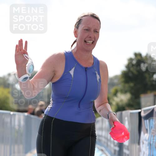 25.08.2024 - Elbe Triathlon Hamburg H.Heesch http://msf.ph/oto/6847387 25.08.2024 14:55:03 Schwimmen  meine-sportfotos.de