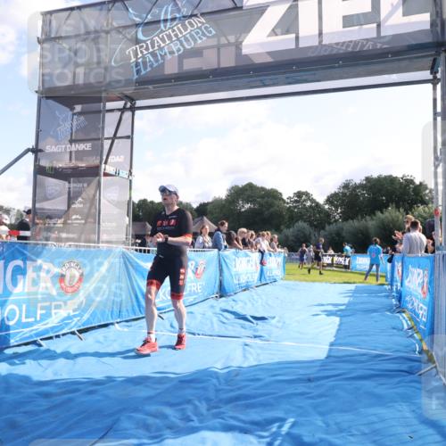 25.08.2024 - Elbe Triathlon Hamburg H.Heesch http://msf.ph/oto/6847388 25.08.2024 10:41:10 Ziel 186, 198 meine-sportfotos.de