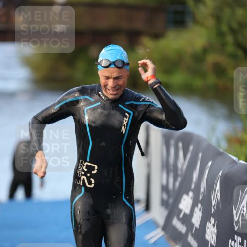 25.08.2024 - Elbe Triathlon Hamburg H.Heesch http://msf.ph/oto/6847394 25.08.2024 08:51:27 Schwimmen 163 meine-sportfotos.de
