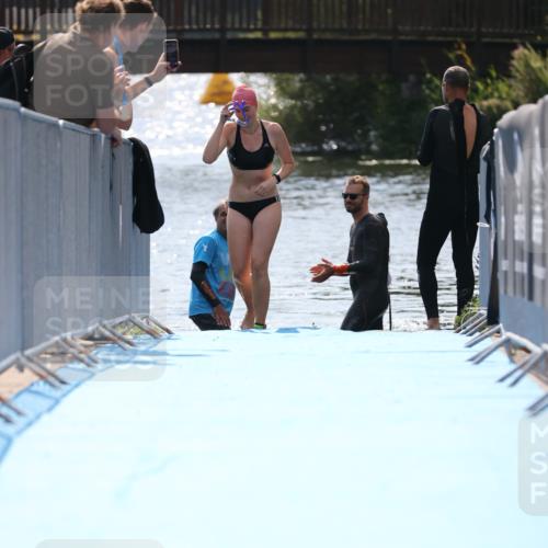 25.08.2024 - Elbe Triathlon Hamburg H.Heesch http://msf.ph/oto/6847401 25.08.2024 14:58:37 Schwimmen  meine-sportfotos.de