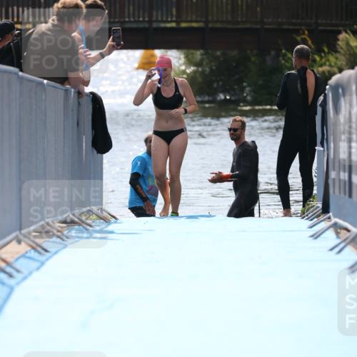 25.08.2024 - Elbe Triathlon Hamburg H.Heesch http://msf.ph/oto/6847403 25.08.2024 14:58:37 Schwimmen  meine-sportfotos.de