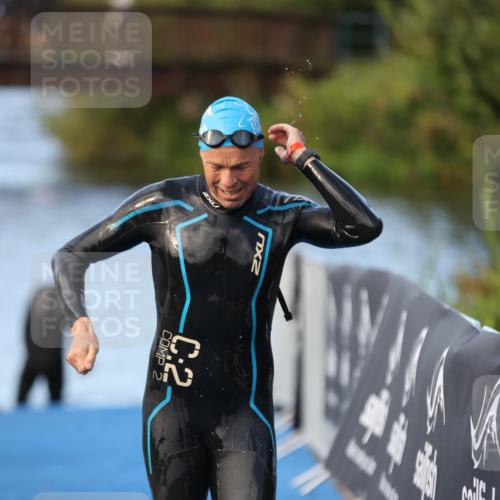 25.08.2024 - Elbe Triathlon Hamburg H.Heesch http://msf.ph/oto/6847404 25.08.2024 08:51:27 Schwimmen 163 meine-sportfotos.de