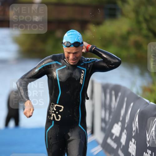 25.08.2024 - Elbe Triathlon Hamburg H.Heesch http://msf.ph/oto/6847411 25.08.2024 08:51:27 Schwimmen 163 meine-sportfotos.de