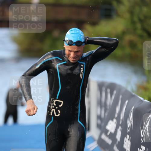 25.08.2024 - Elbe Triathlon Hamburg H.Heesch http://msf.ph/oto/6847426 25.08.2024 08:51:27 Schwimmen 163 meine-sportfotos.de