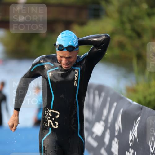 25.08.2024 - Elbe Triathlon Hamburg H.Heesch http://msf.ph/oto/6847431 25.08.2024 08:51:28 Schwimmen 163 meine-sportfotos.de