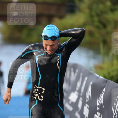 25.08.2024 - Elbe Triathlon Hamburg H.Heesch http://msf.ph/oto/6847438 25.08.2024 08:51:28 Schwimmen 163 meine-sportfotos.de